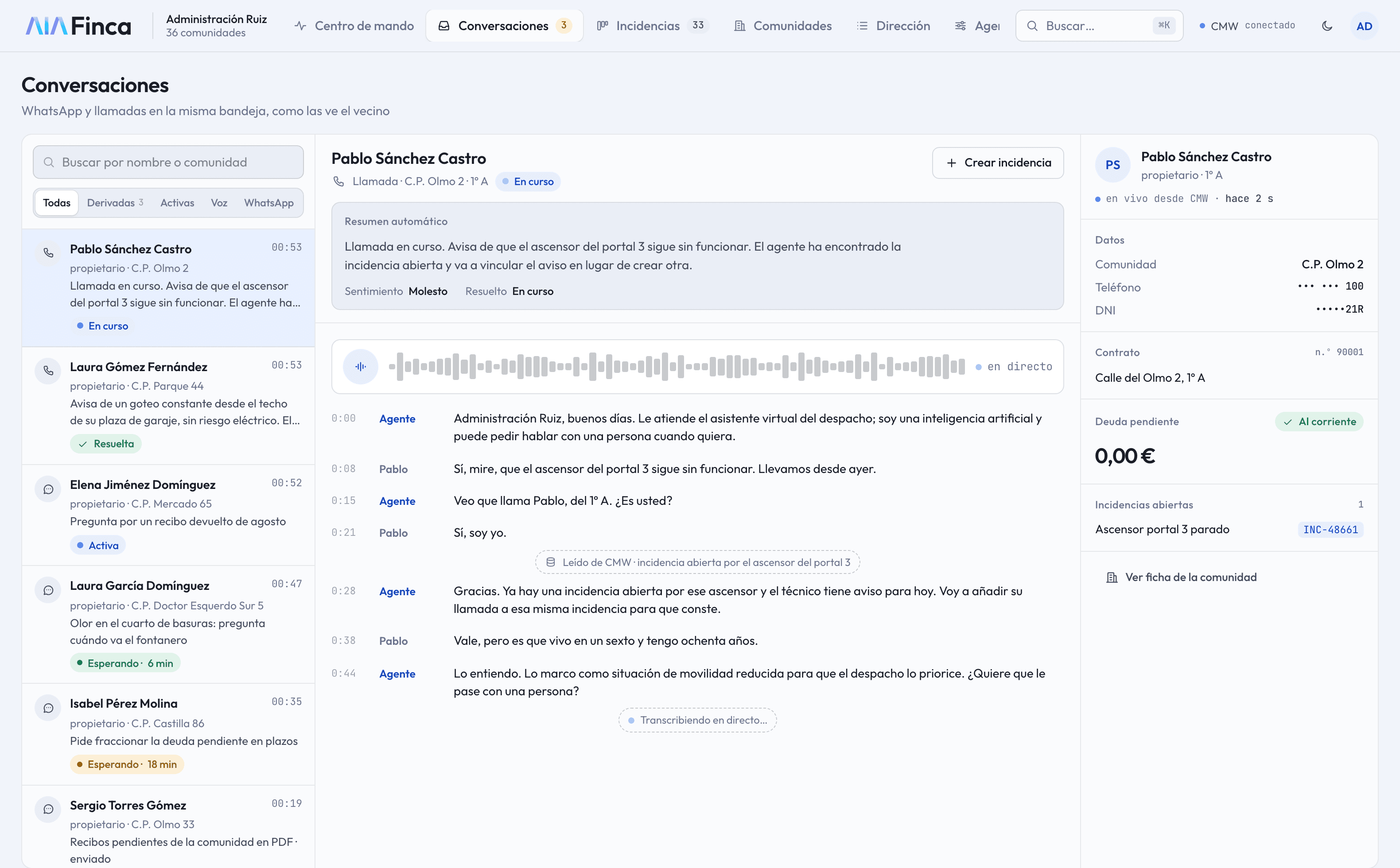 Bandeja con las conversaciones de voz y de WhatsApp, cada una con su transcripción.