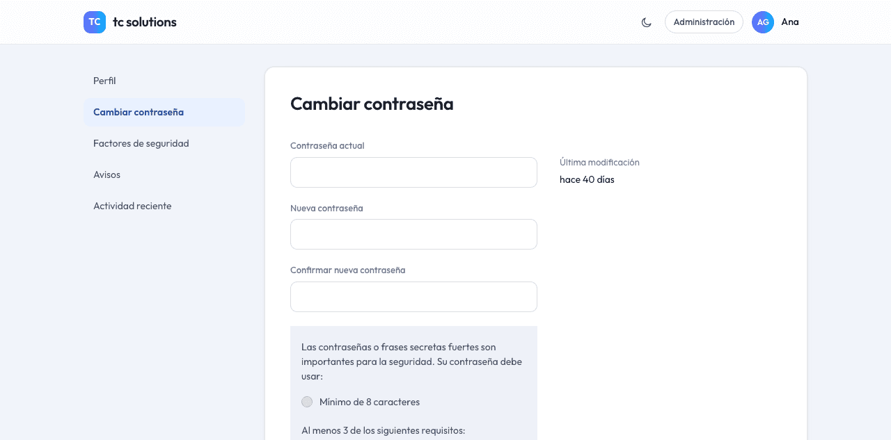 Pantalla para cambiar la contraseña: contraseña actual, nueva y repetición, con las reglas de seguridad al lado.